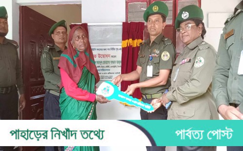 ঘর পেয়ে খুঁশি ভিডিপি সদস্যা আয়শা