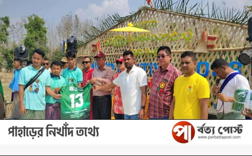 সাংগ্রাই উপলক্ষে ছাত্রদল নেতা রনির ক্রীড়া সামগ্রী বিতরণ