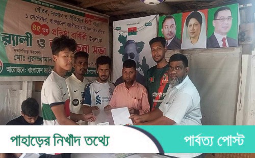 নানিয়ারচরে এসএসসি পরীক্ষার্থীদের মাঝে শিক্ষা উপকরণ বিতরণ