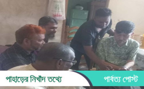 কাপ্তাইয়ে আহত বিএনপি কর্মী ফারুক খানকে দেখতে আসেন এ্যাড. দীপেন দেওয়ান