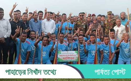 গ্রাম-বাংলার ঐতিহ্যের নৌকা বাইচ নানিয়ারচরে