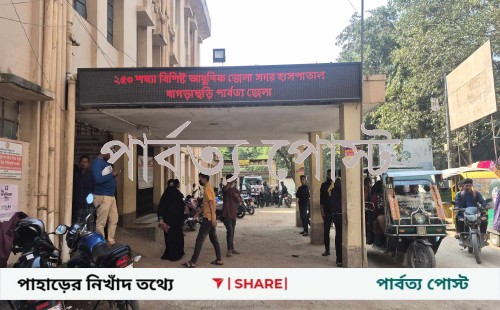 খাগড়াছড়িতে গাড়ির ধাক্কায় স্কুলশিশু গুরুতর আহত; চালক পলাতক, গাড়ি জব্দ