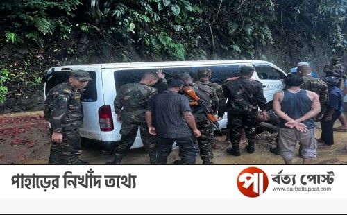 ভোগান্তিতে আটকে যাওয়া পর্যটকদের উদ্ধার করলো সেনাবাহিনী